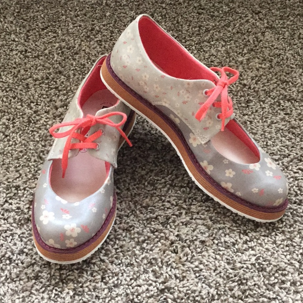 Like New DOGO Shoes